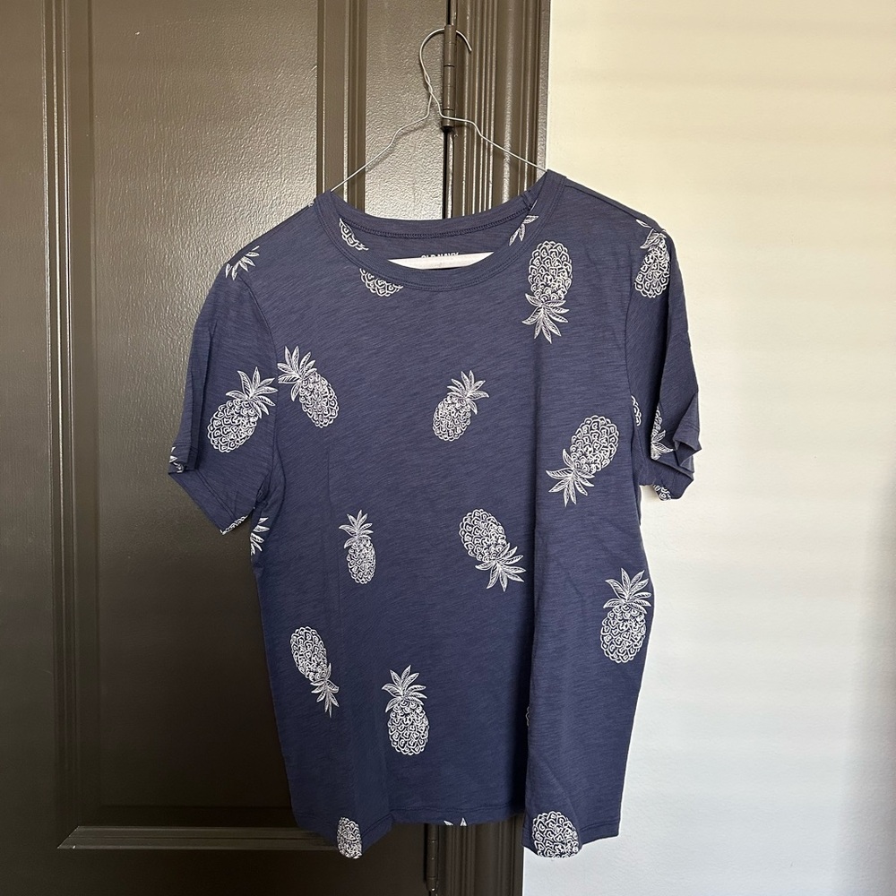 Old Navy Everywear Pineapple Print T-Shirt — Size M, Navy Blue Graphic Tee